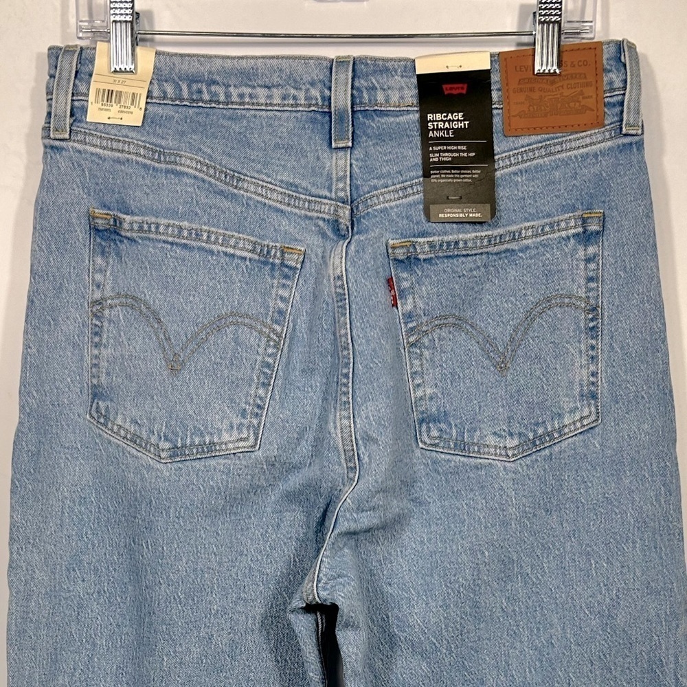 Levi’s Premium Ribcage Straight Ankle Distressed High Rise Size 31 - Picture 8 of 13